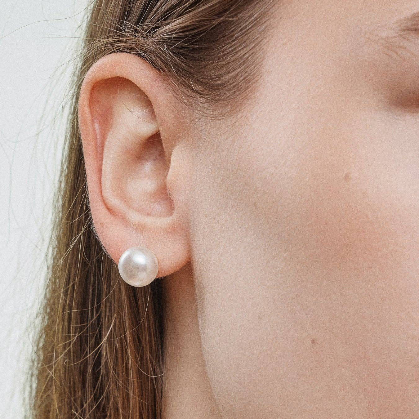 Helen - Pearl Stud Earrings