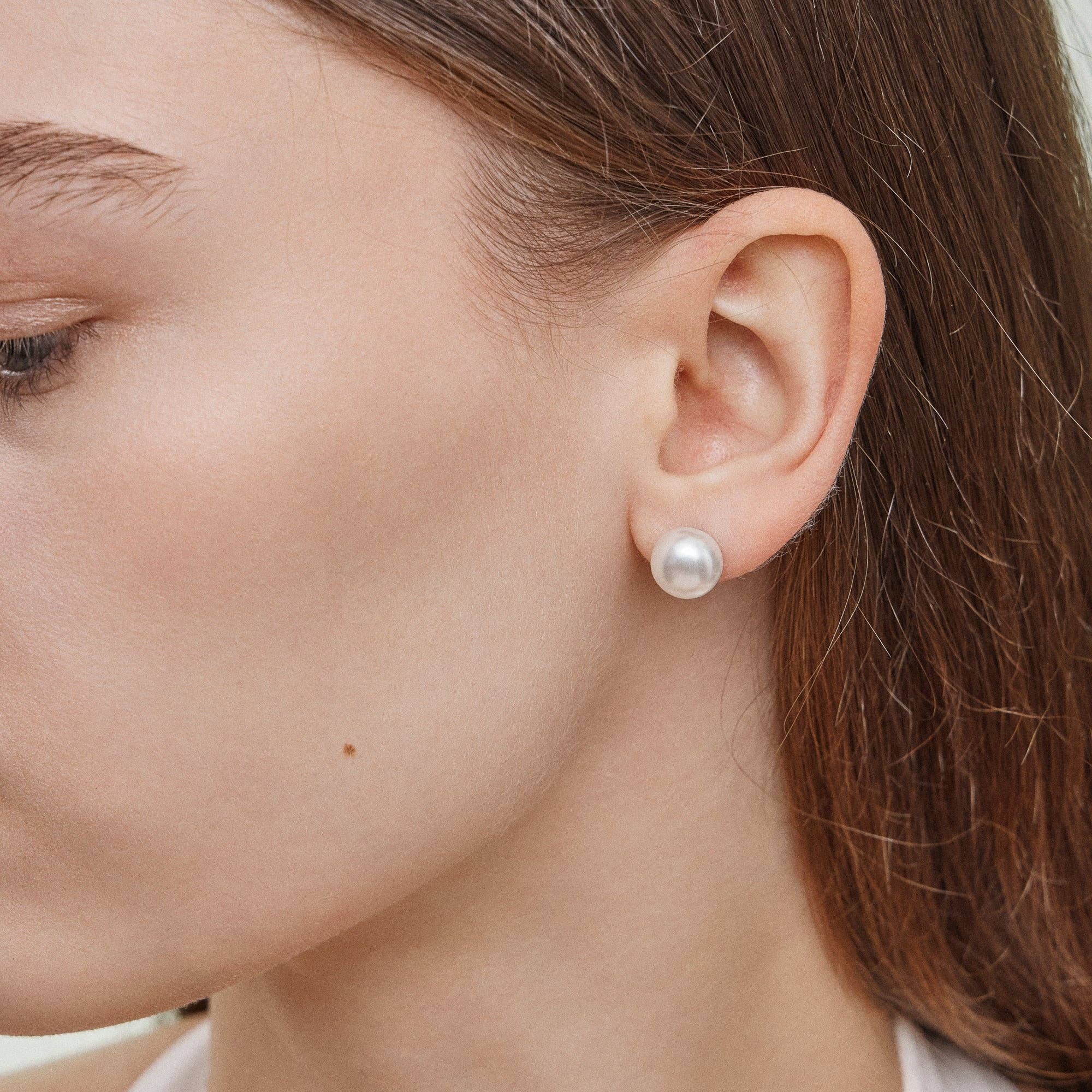 Helen - Pearl Stud Earrings