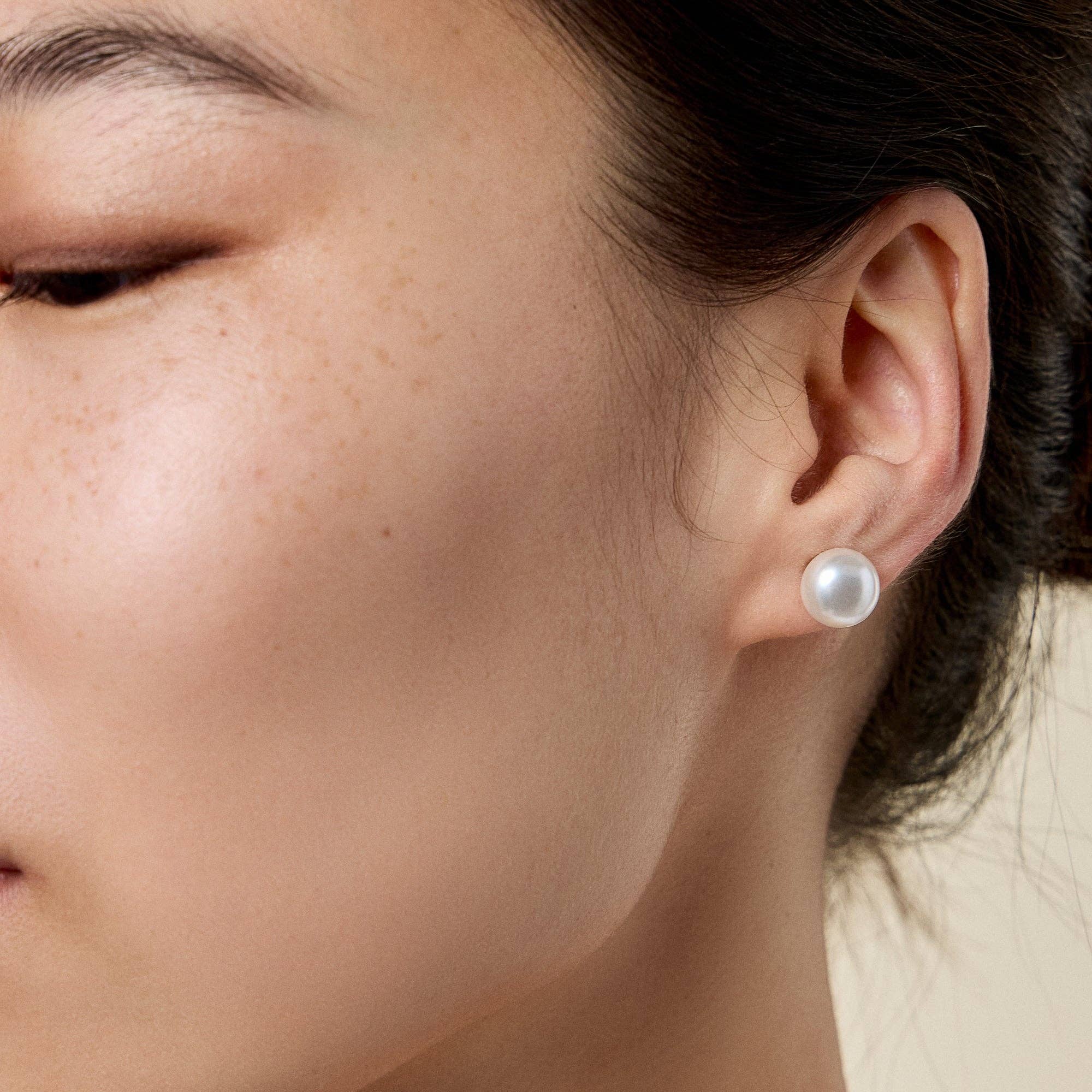 Helen - Pearl Stud Earrings